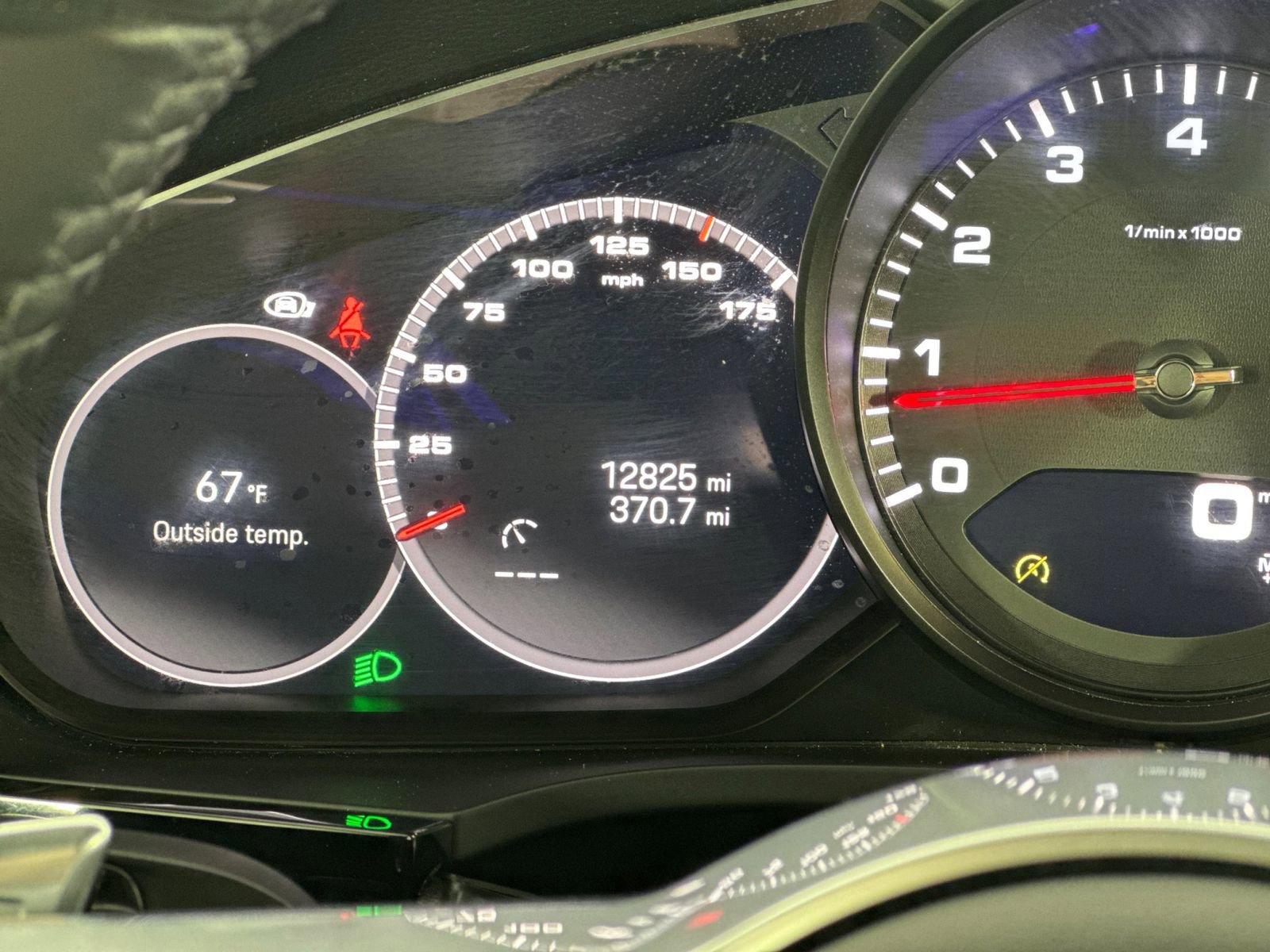 Certified 2023 Porsche Cayenne Platinum Edition image 31