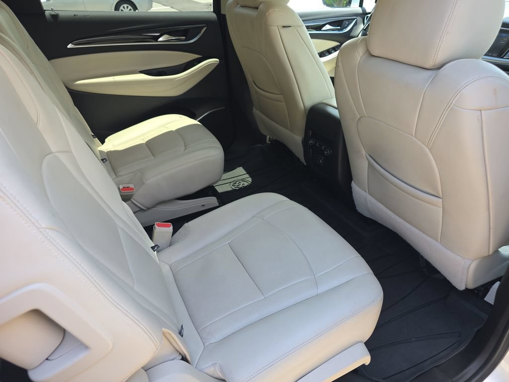 Used 2022 Buick Enclave Essence FWD image 17