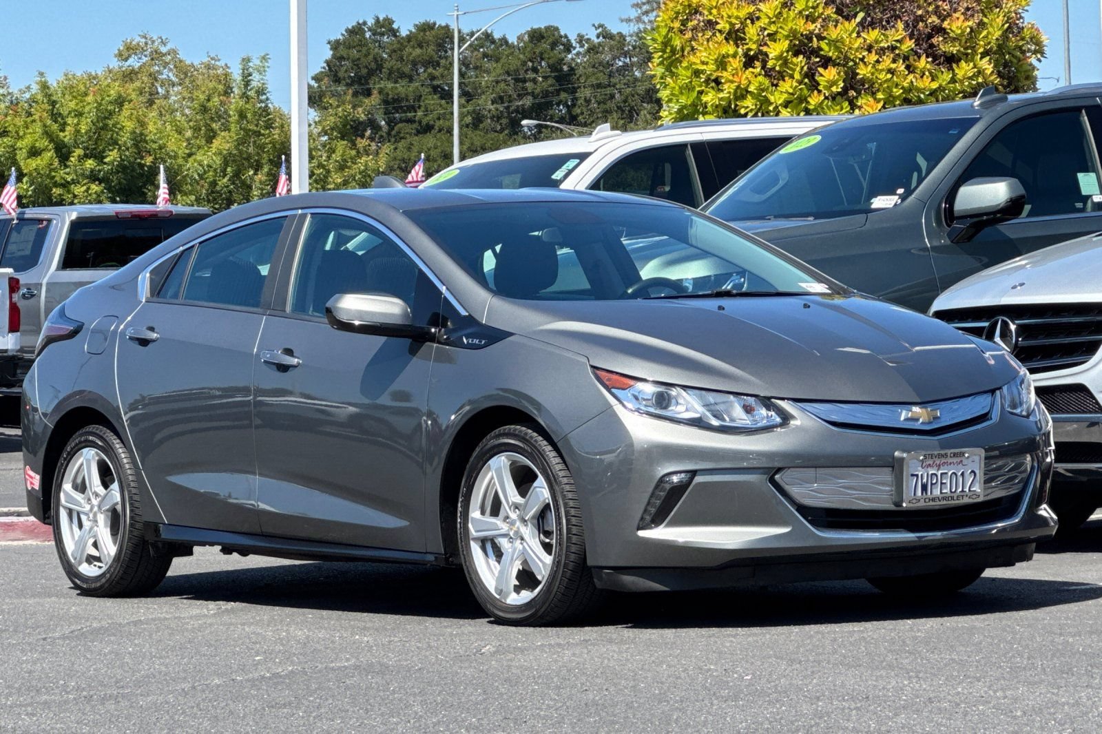 Used 2017 Chevrolet Volt LT FWD image 2