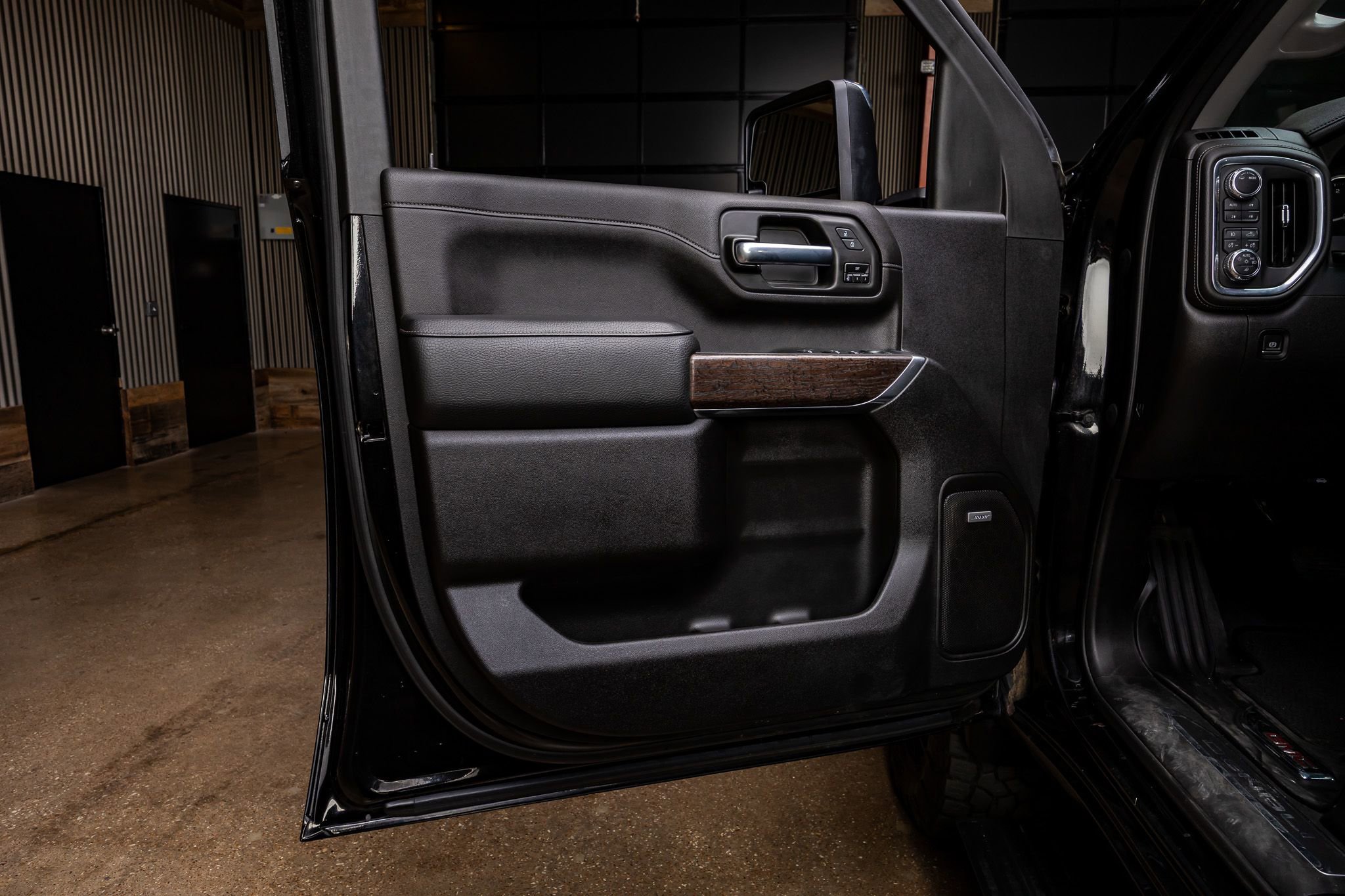 Used 2023 GMC Sierra 3500 Denali w/ Denali Black Diamond Edition image 35