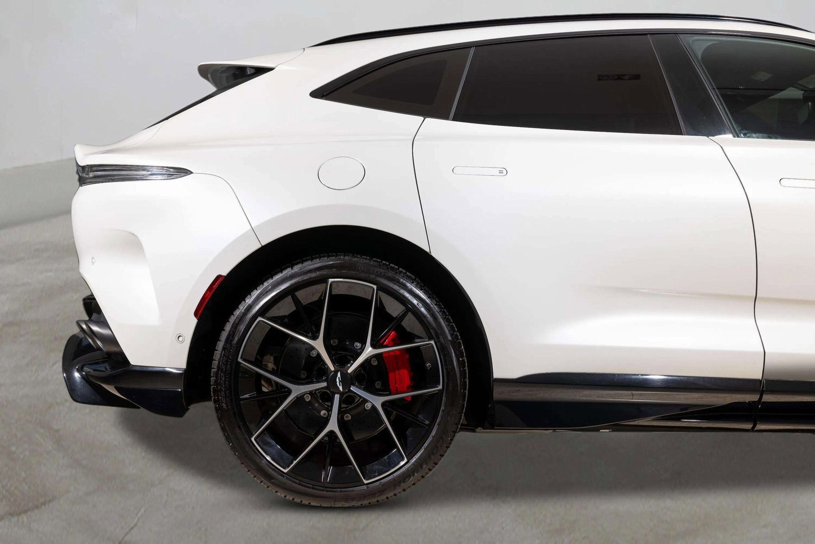 Used 2025 Aston Martin DBX 707 image 51