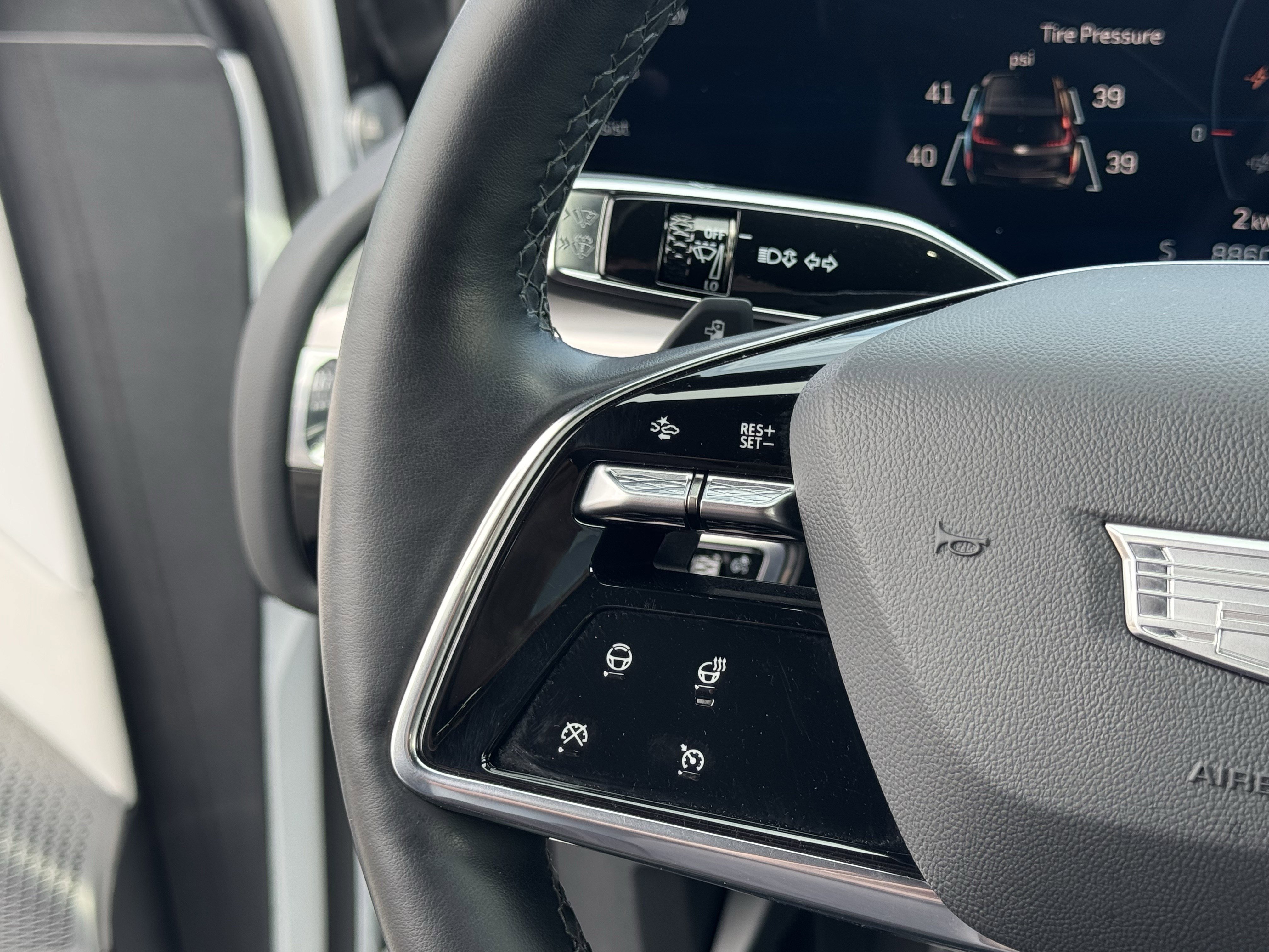 Used 2024 Cadillac Lyriq Luxury AWD/4WD image 23