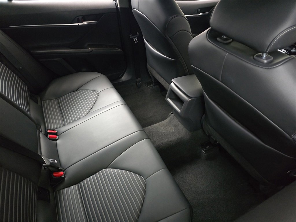 Used 2024 Toyota Camry SE image 14