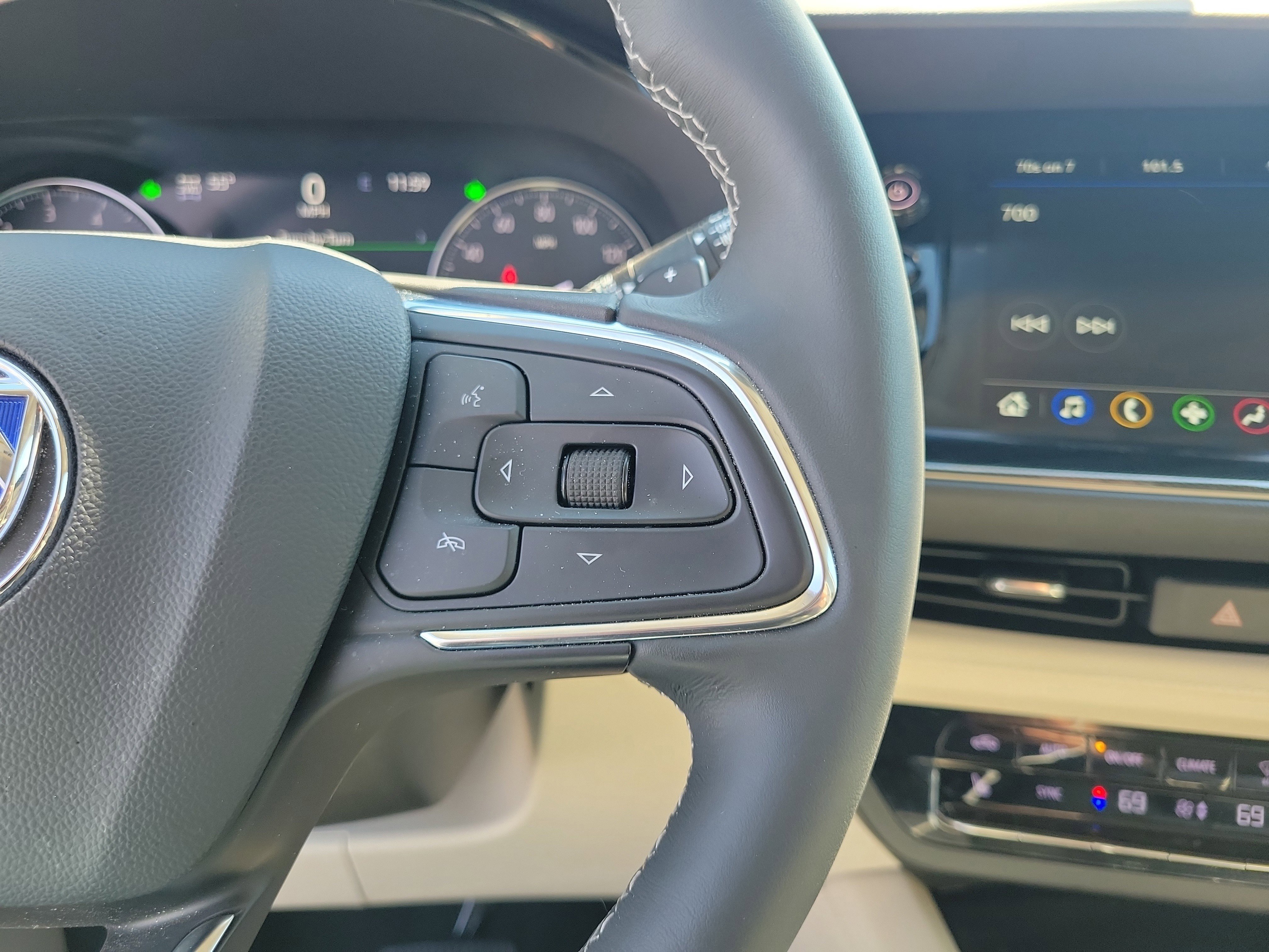 Used 2023 Buick Envision Essence image 23