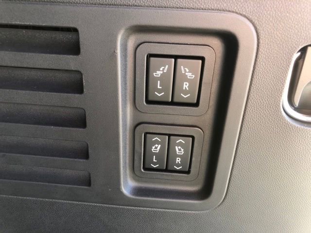 Used 2024 Chevrolet Traverse RS image 31