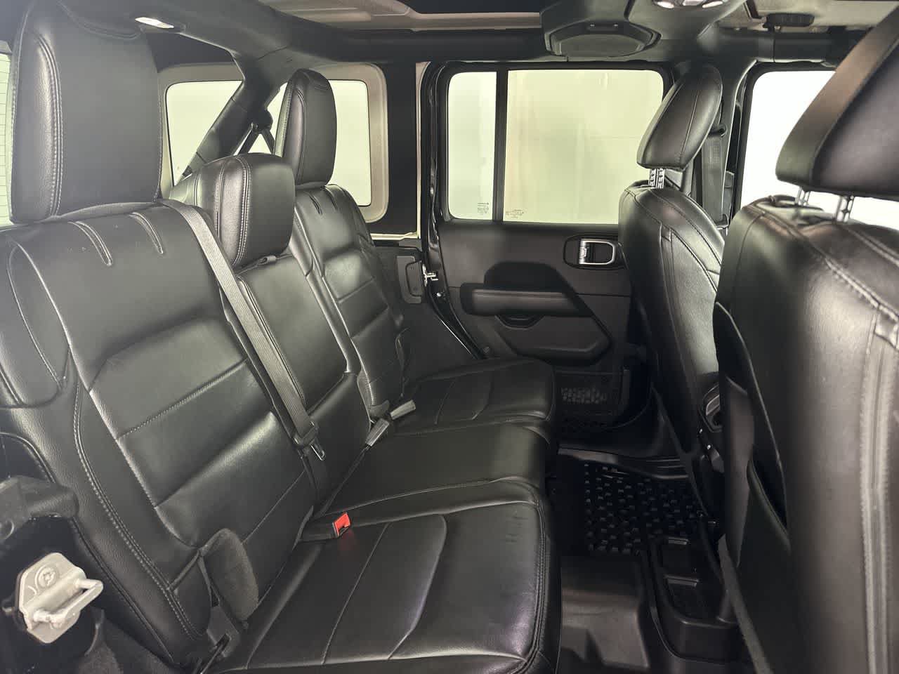Used 2020 Jeep Wrangler Unlimited Sahara AWD/4WD image 19