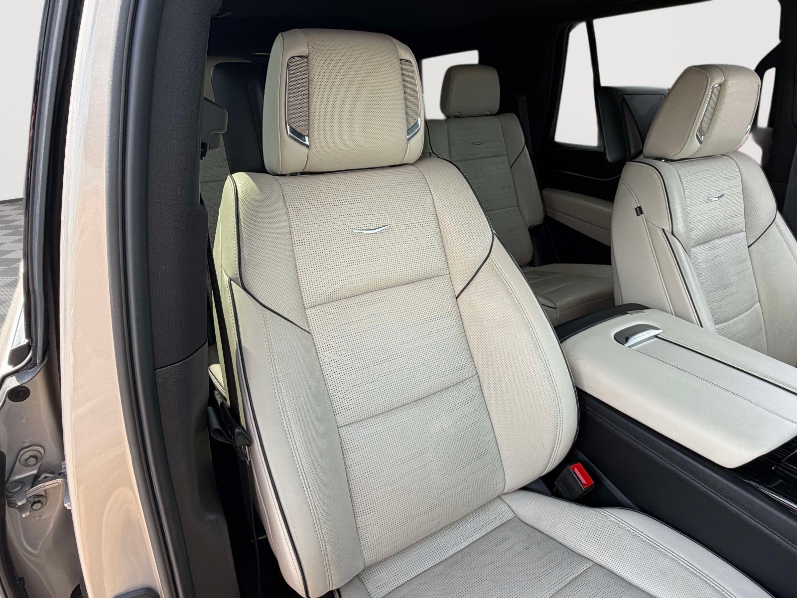 Used 2021 Cadillac Escalade Sport w/ Driver Assist Tech Package AWD/4WD image 29