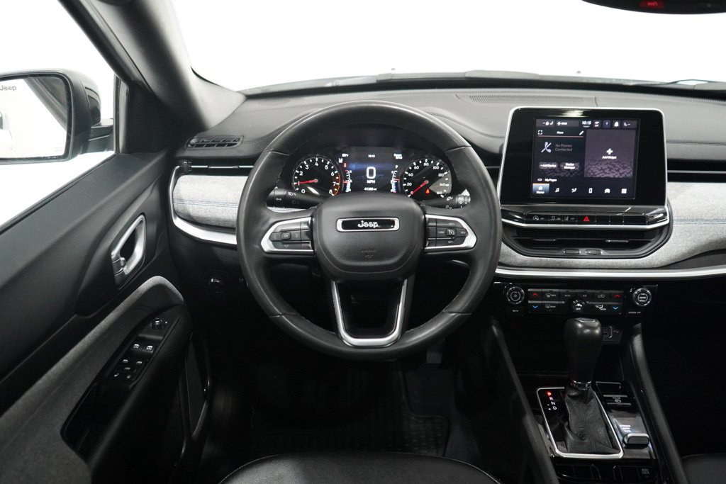 Used 2025 Jeep Compass Latitude w/ Sun & Sound Group AWD/4WD image 15
