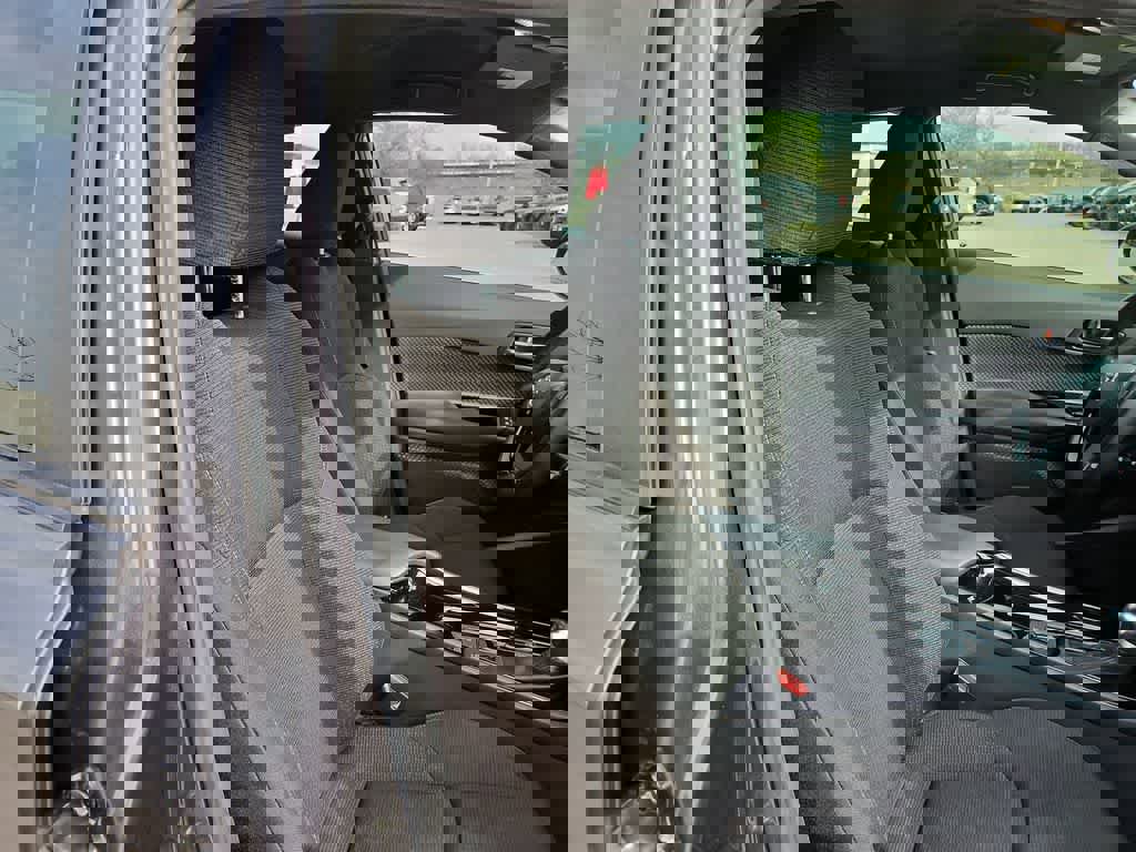 Used 2019 Toyota C-HR XLE image 27