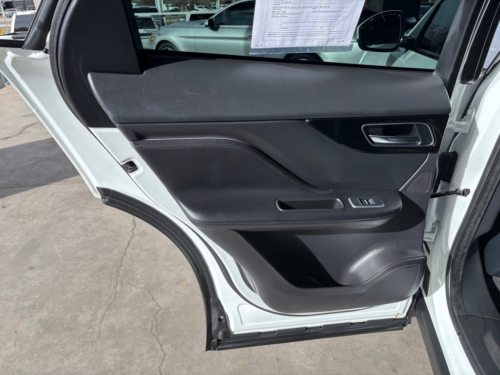 Used 2019 Jaguar F-PACE Premium image 18