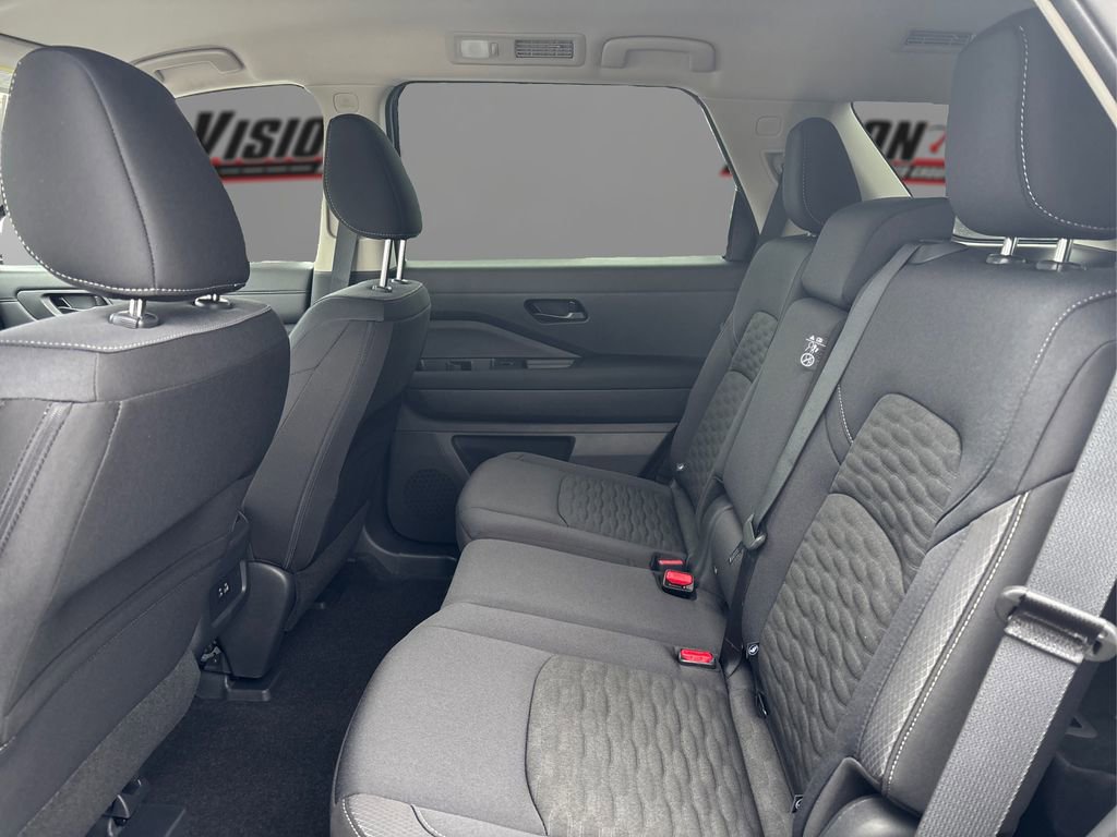 New 2025 Nissan Pathfinder SV image 10