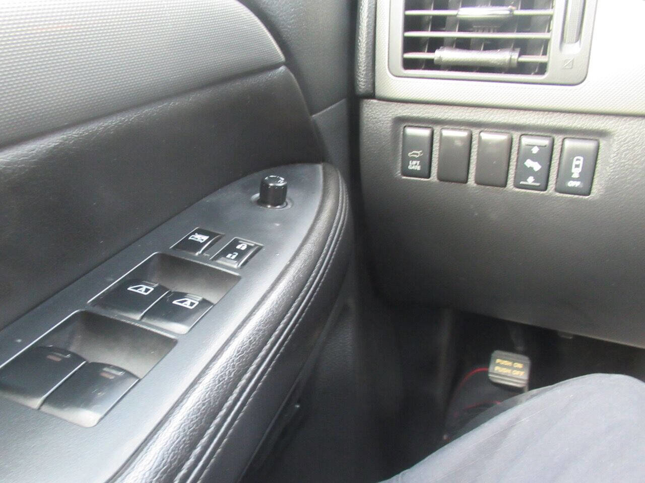 Used 2012 Nissan Armada SV image 34