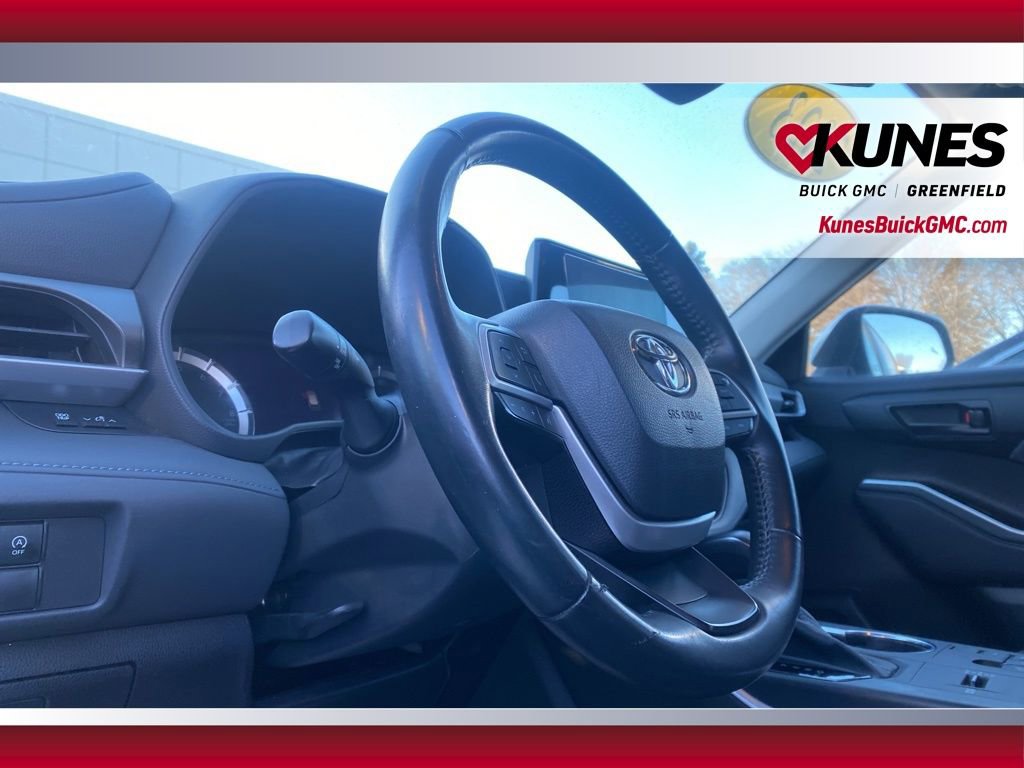 Used 2023 Toyota Highlander LE image 16