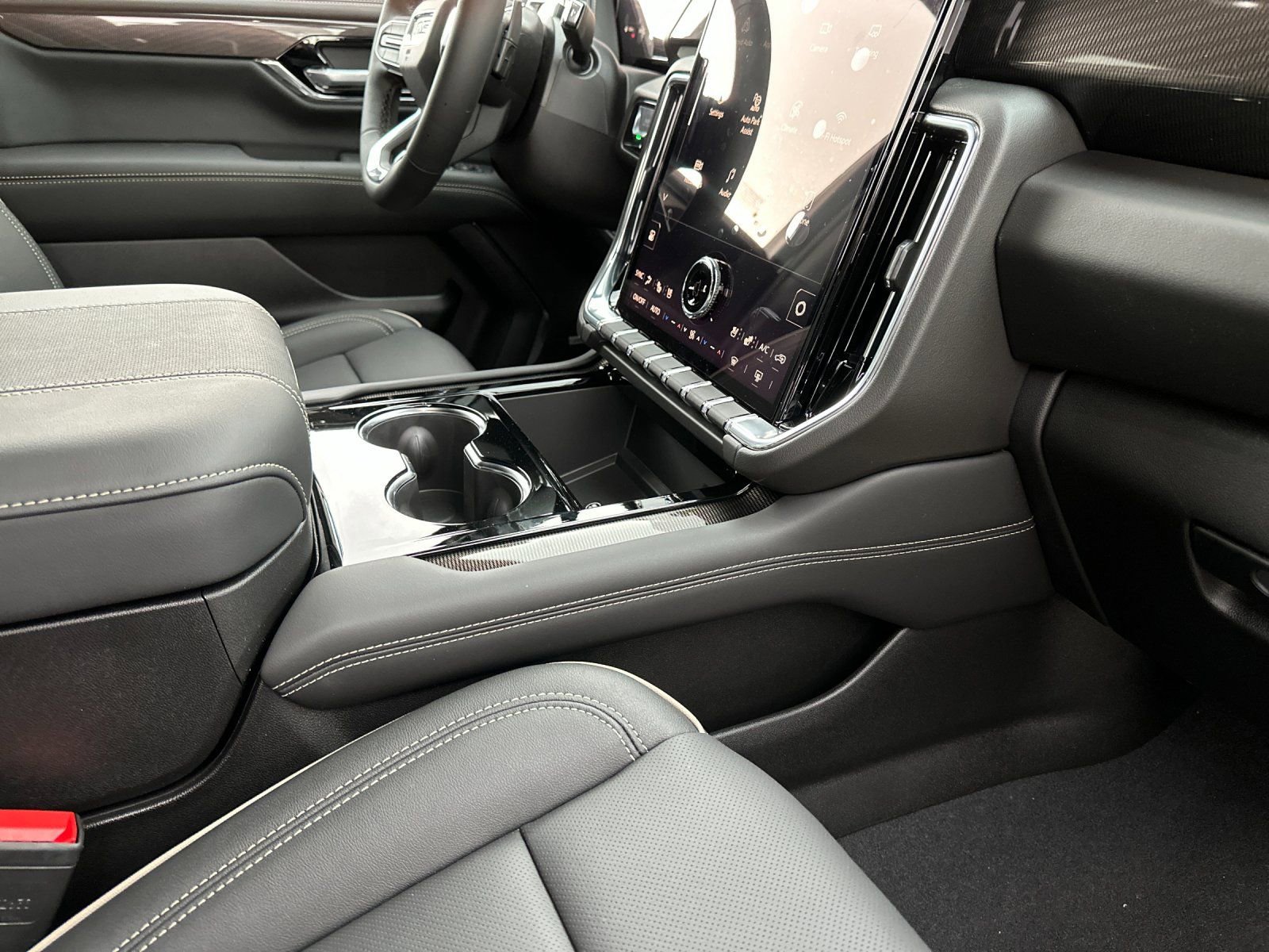 New 2026 GMC Yukon XL Elevation w/ Elevation Premium Package AWD/4WD image 17