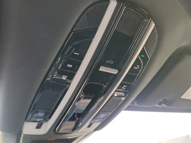 Used 2023 Porsche Cayenne AWD/4WD image 38