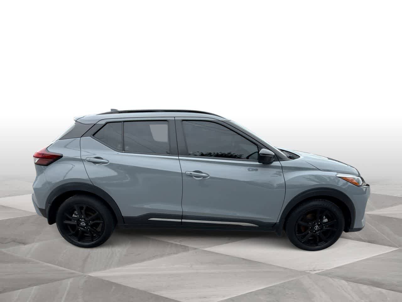 Used 2023 Nissan Kicks SR FWD image 9