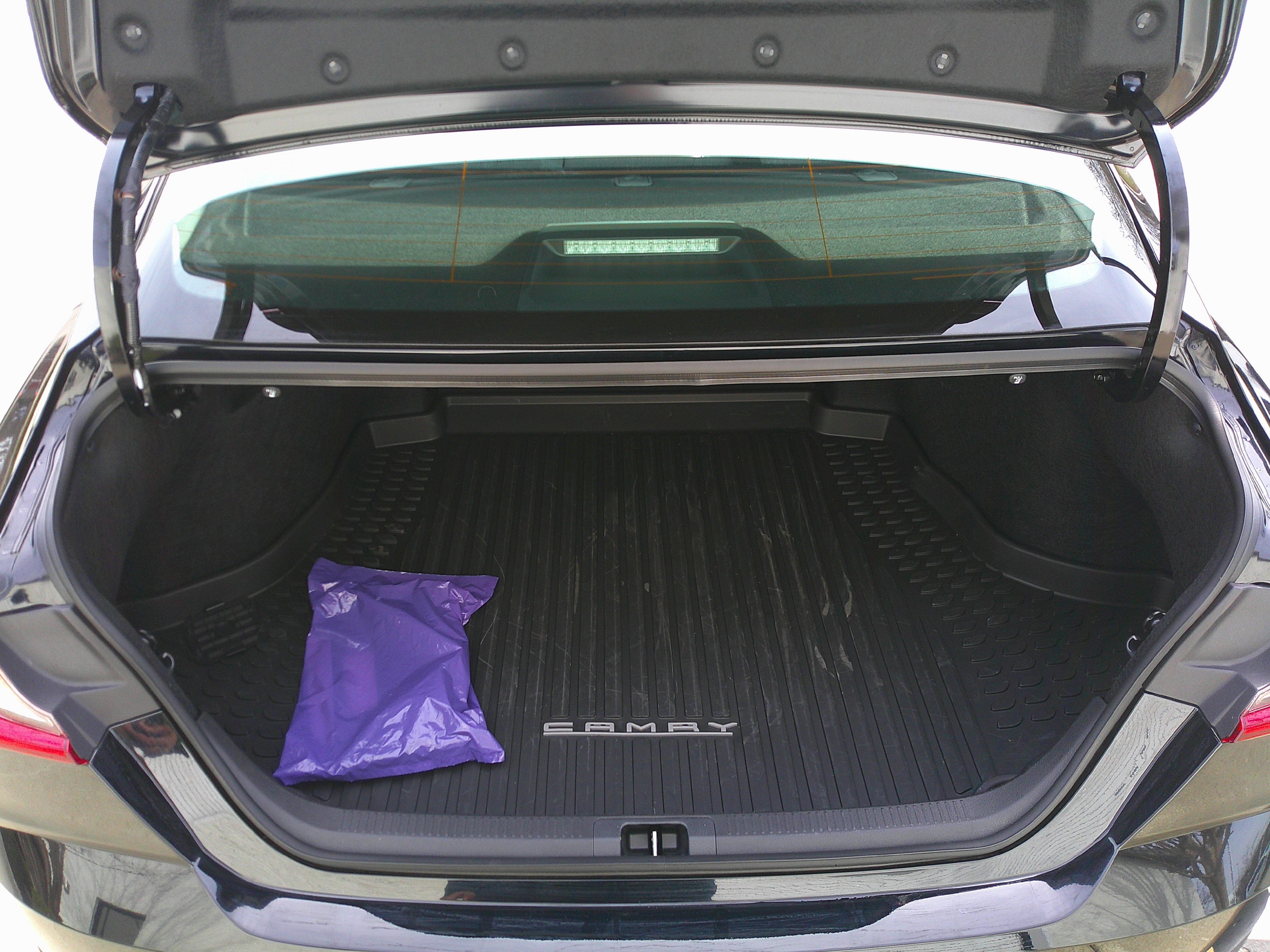 Used 2025 Toyota Camry LE image 32