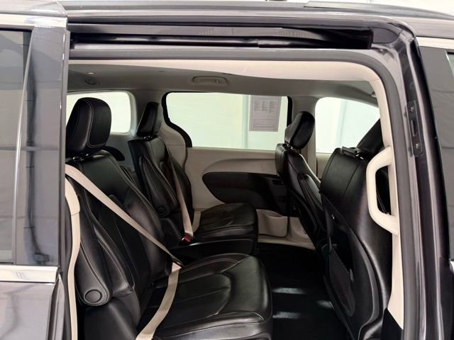 Used 2022 Chrysler Pacifica Touring-L image 40
