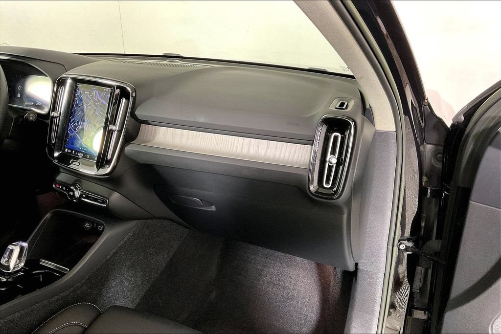 Used 2023 Volvo XC40 B5 Ultimate w/ Protection Package Premier AWD/4WD image 16