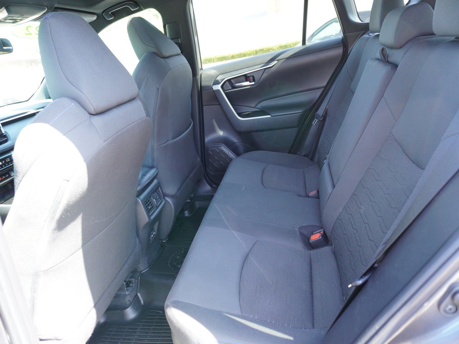 Used 2022 Toyota RAV4 SE w/ Convenience Package AWD/4WD image 14
