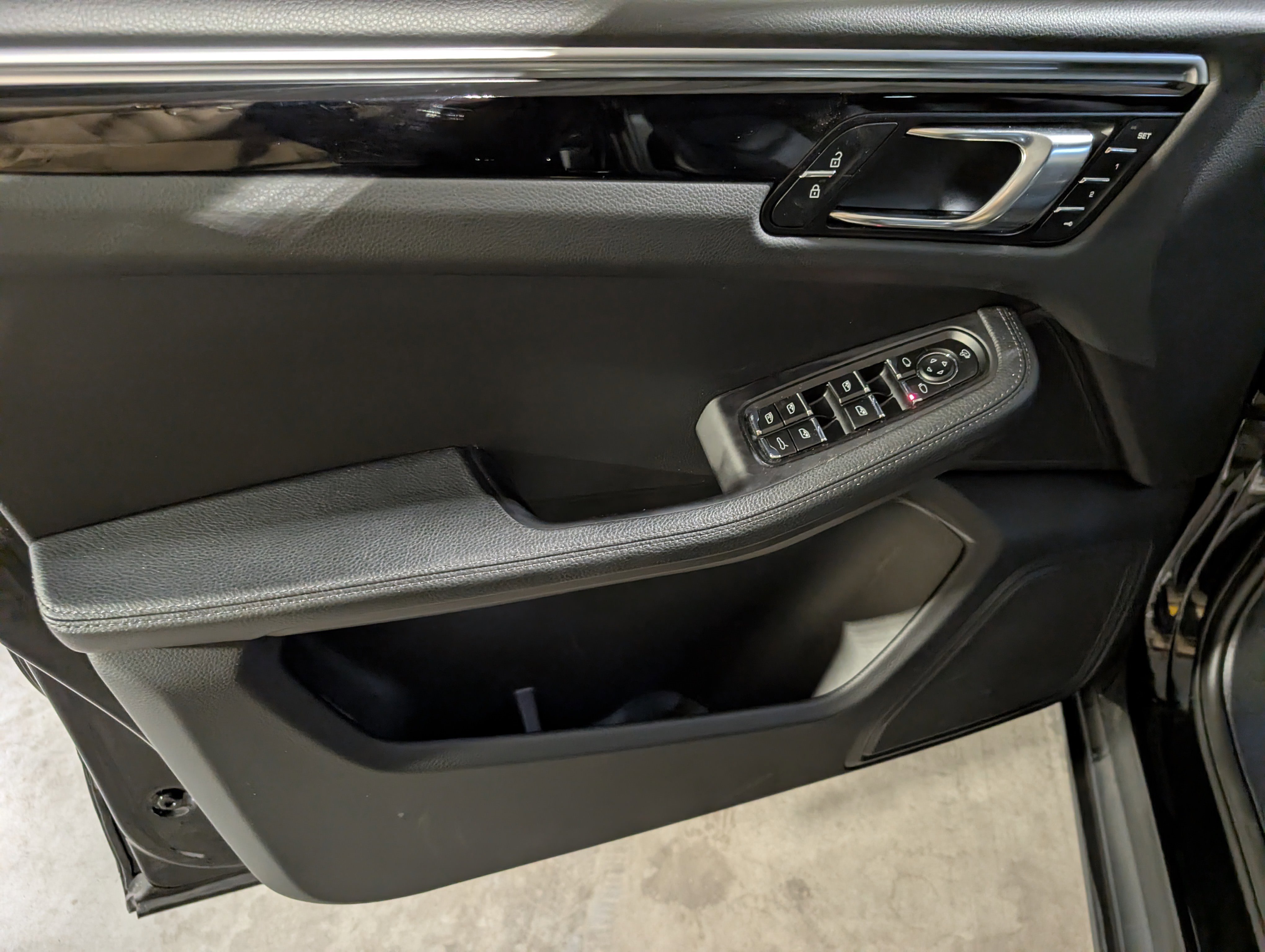 Used 2024 Porsche Macan image 7