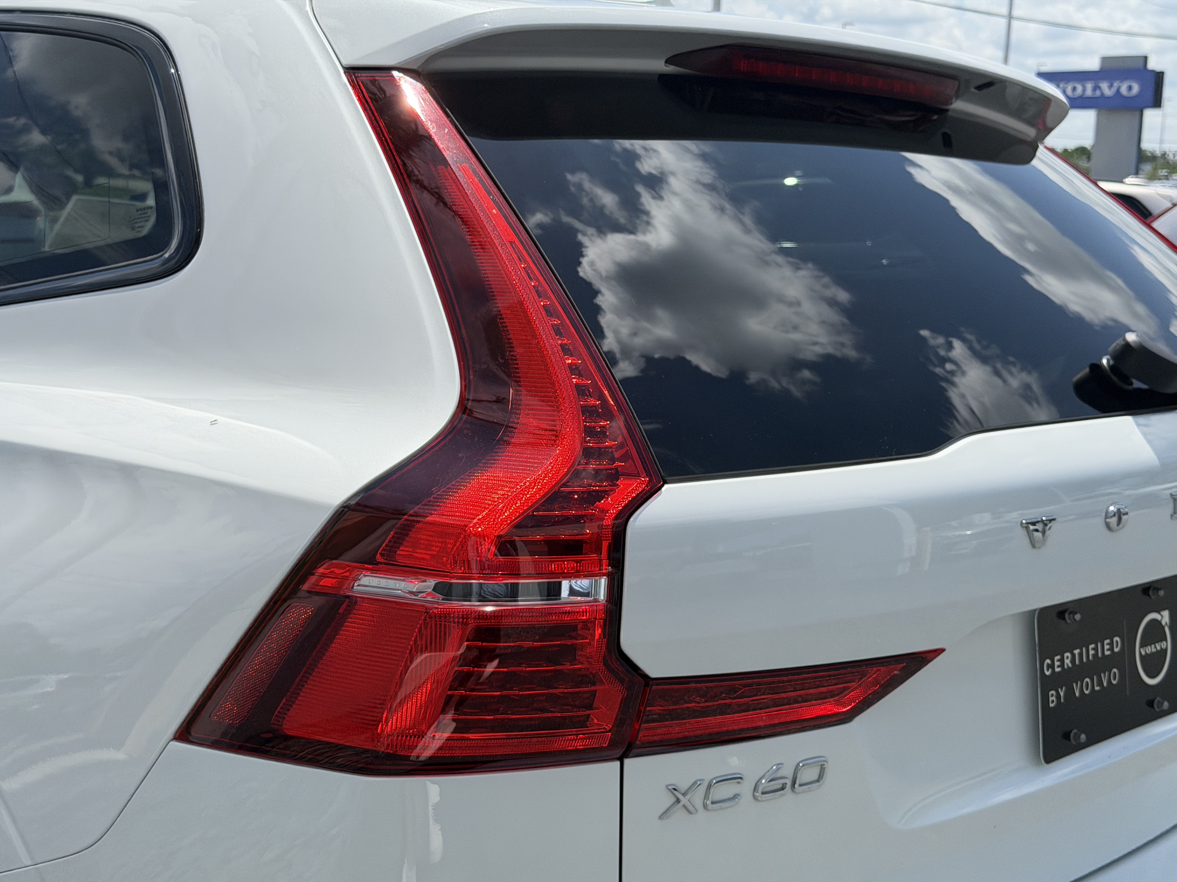 Certified 2024 Volvo XC60 B5 Core AWD/4WD image 9
