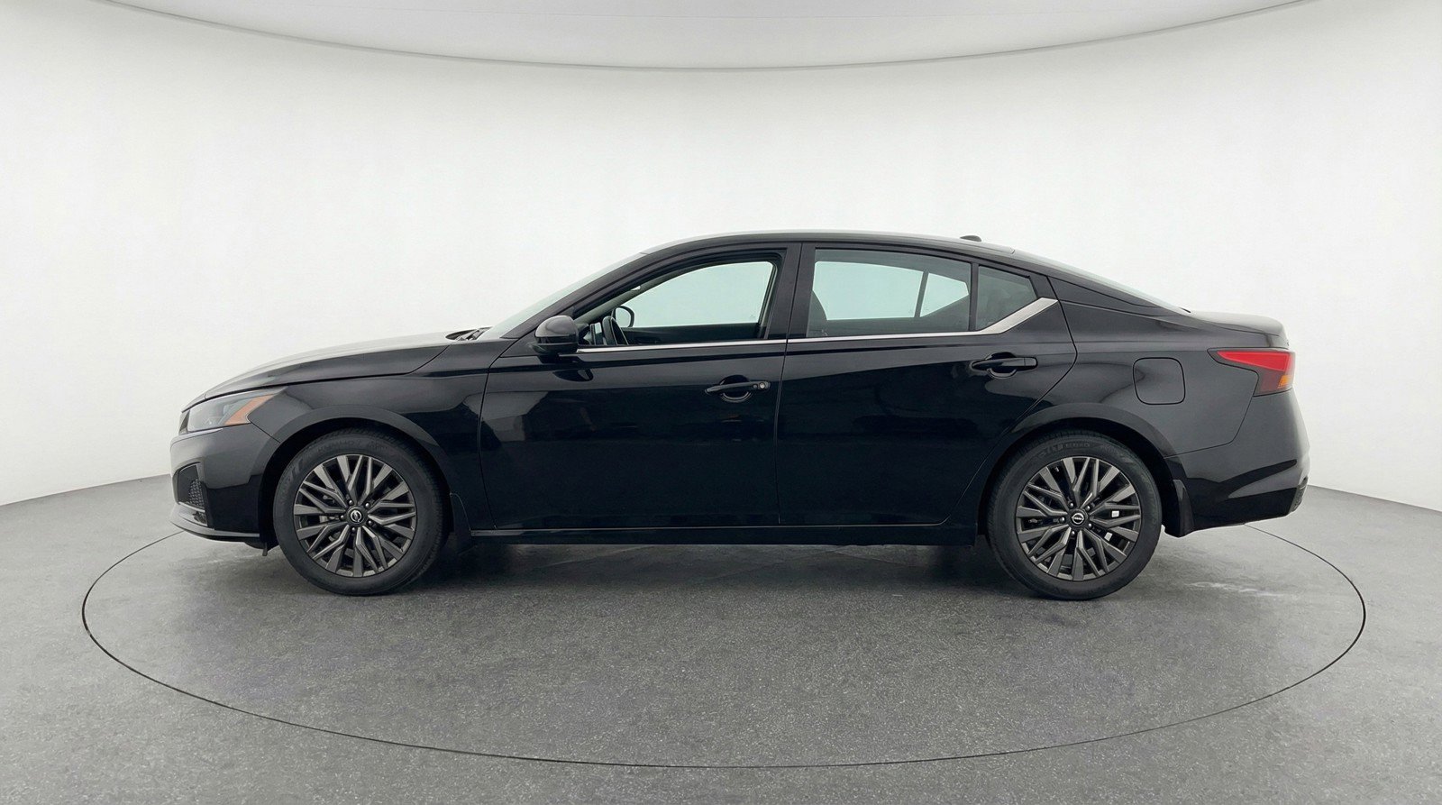 Used 2025 Nissan Altima 2.5 SV FWD image 5