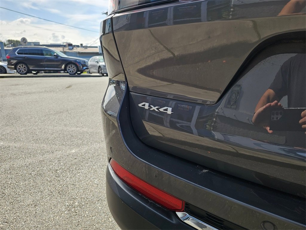 Used 2024 Jeep Grand Cherokee L Limited w/ Luxury Tech Group II image 16