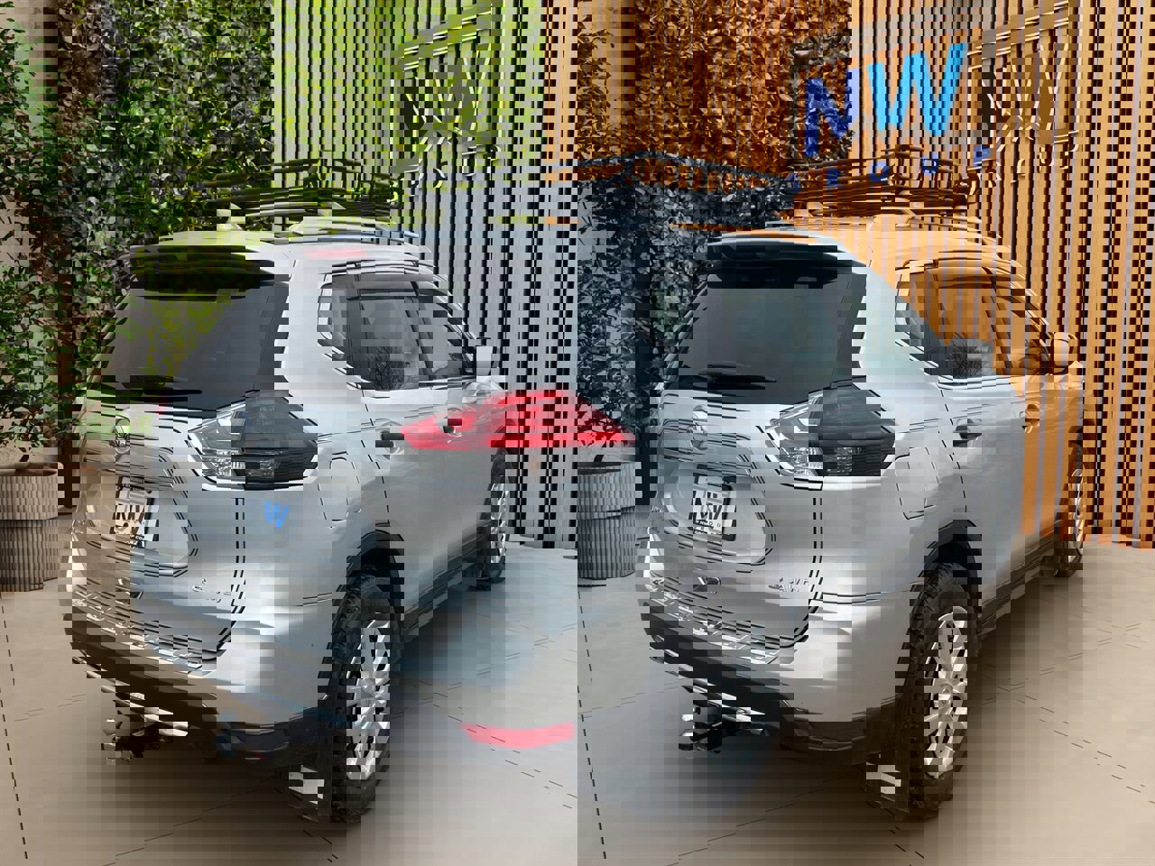 Used 2018 Nissan Rogue S image 32