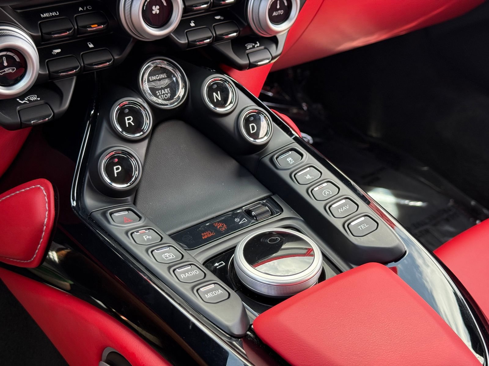 Used 2023 Aston Martin V8 Vantage Coupe RWD image 44