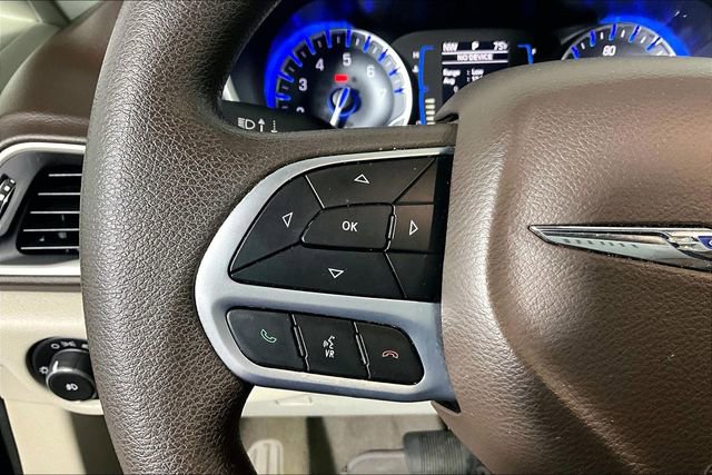 Used 2017 Chrysler Pacifica Touring Plus FWD image 17
