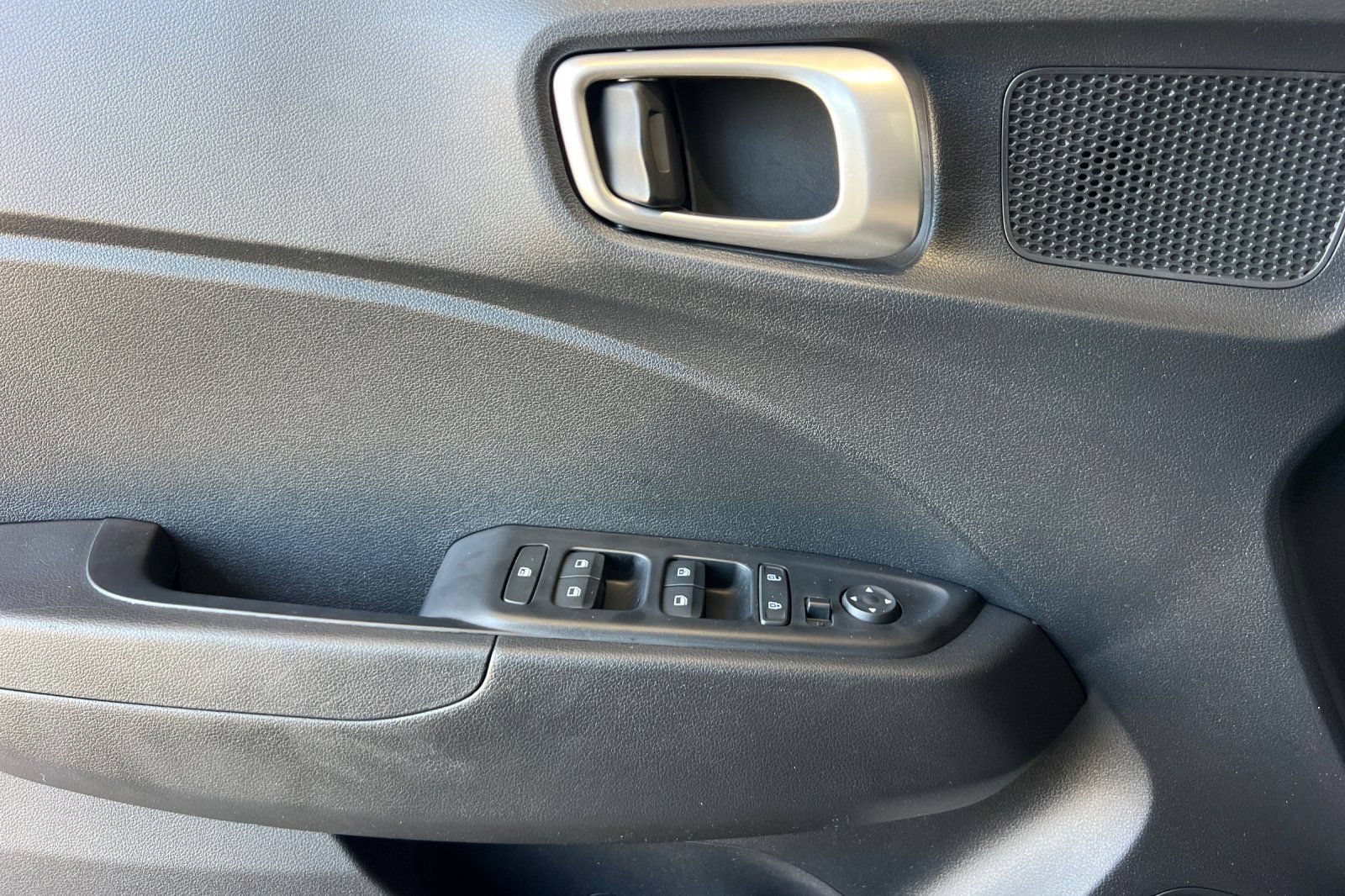 Used 2025 Hyundai Venue SEL FWD image 12