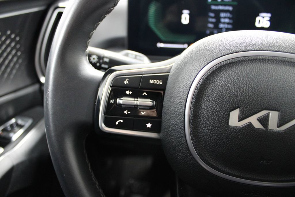 Used 2024 Kia Sorento S image 32