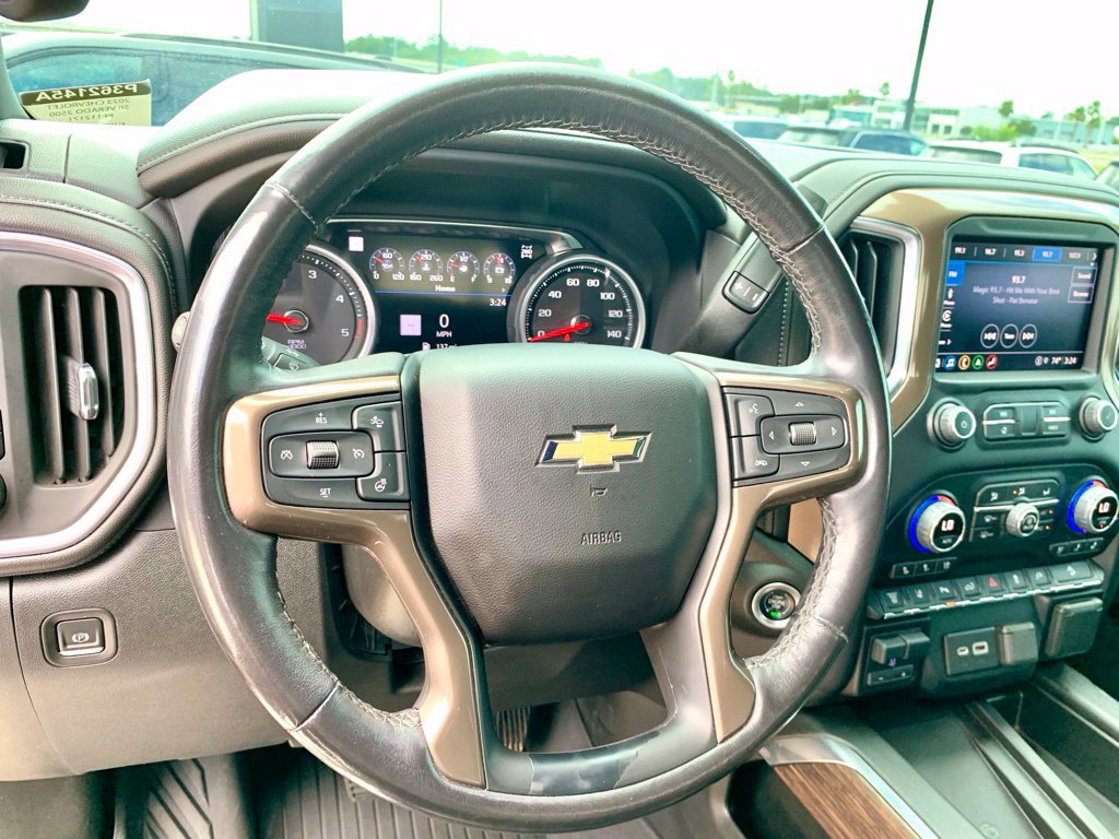 Used 2023 Chevrolet Silverado 2500 High Country w/ Technology Package AWD/4WD image 32