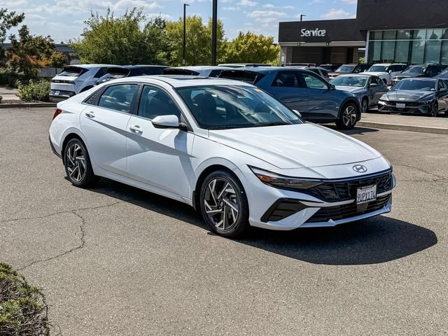Used 2025 Hyundai Elantra SEL FWD image 6