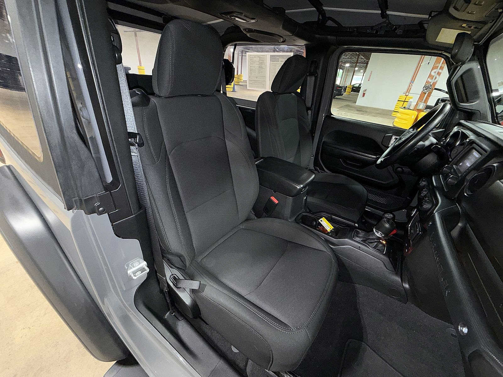 Used 2021 Jeep Wrangler Sport AWD/4WD image 15
