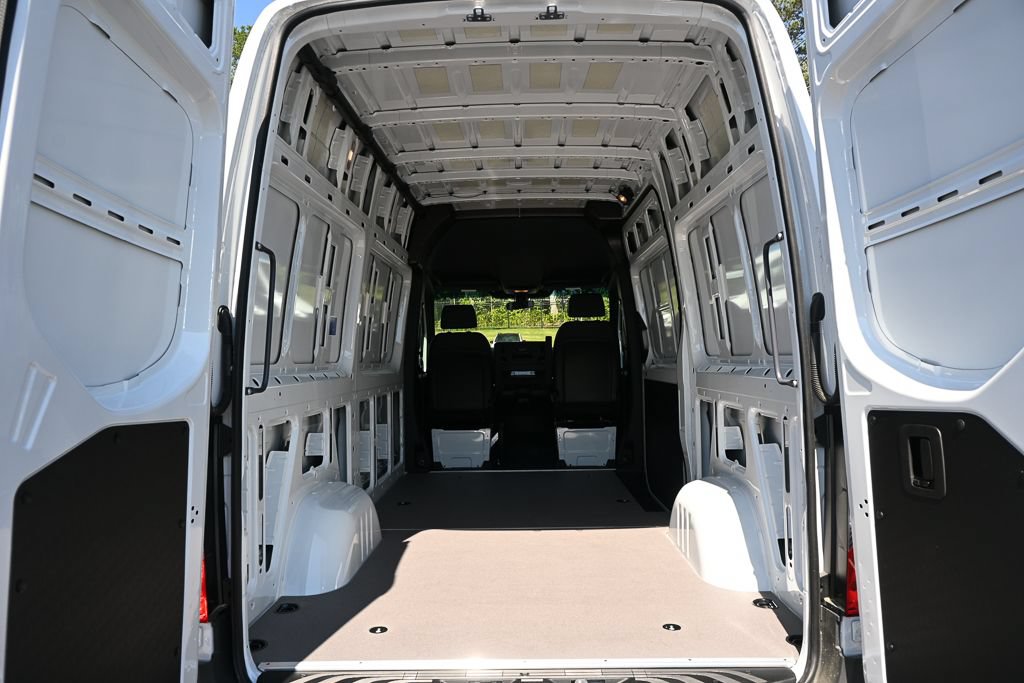 Used 2025 Mercedes-Benz Sprinter 2500 image 27