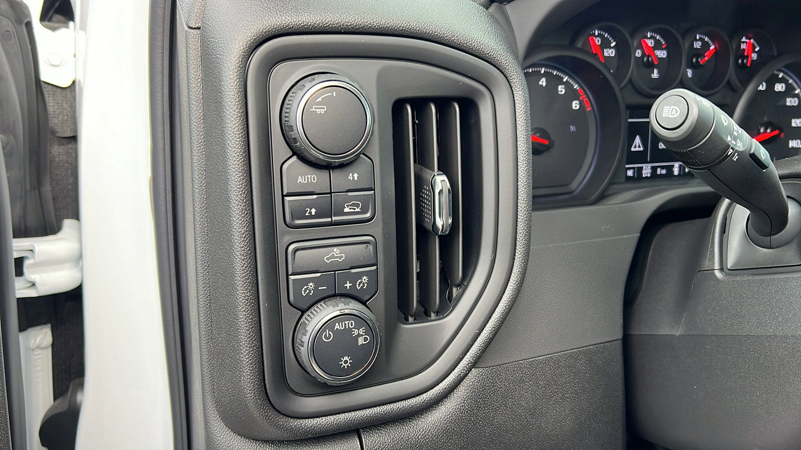 New 2025 Chevrolet Silverado 1500 Custom image 26