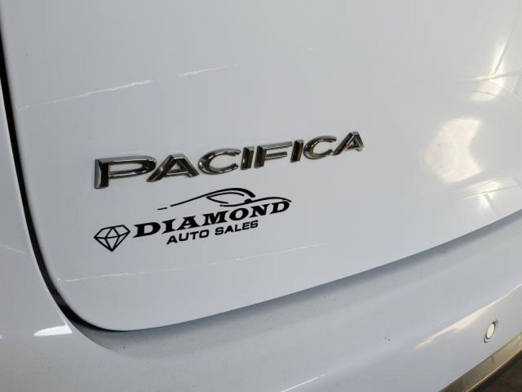 Used 2020 Chrysler Pacifica Touring-L Plus image 6