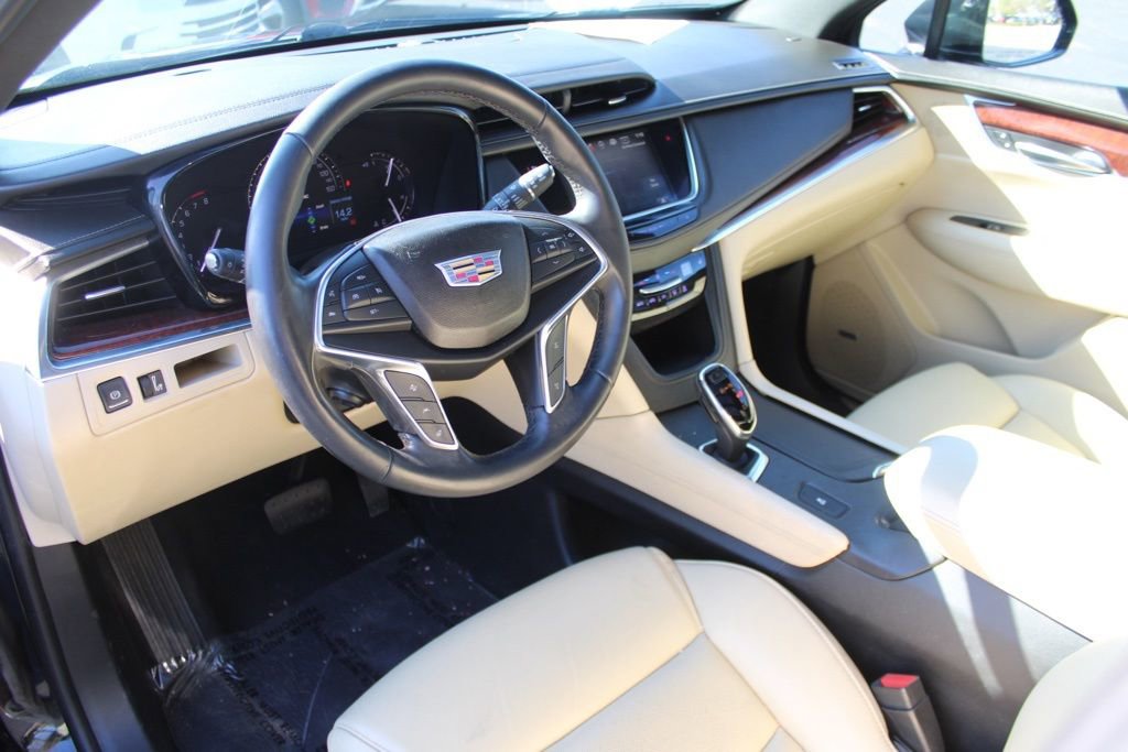 Used 2018 Cadillac XT5 Luxury w/ Driver Awareness Package image 4