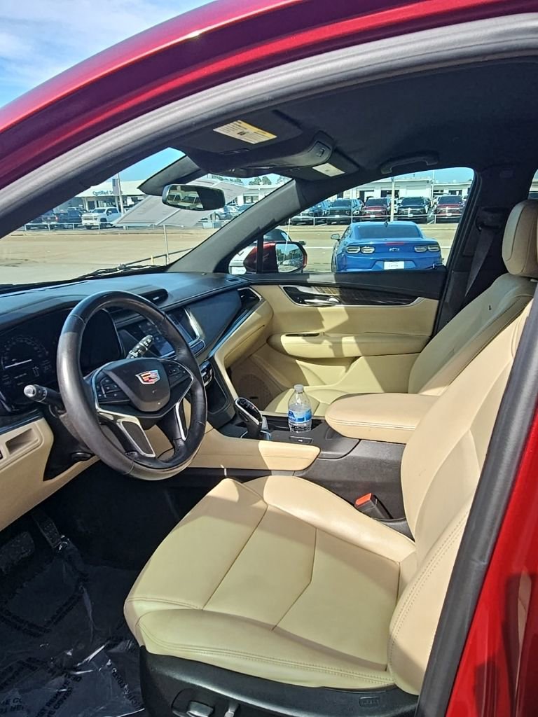Used 2018 Cadillac XT5 FWD image 11