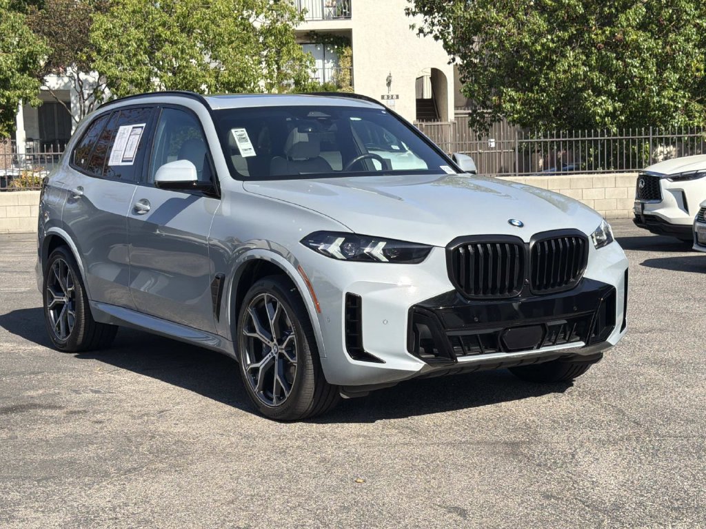 Used 2024 BMW X5 sDrive40i w/ M Sport Package RWD image 2