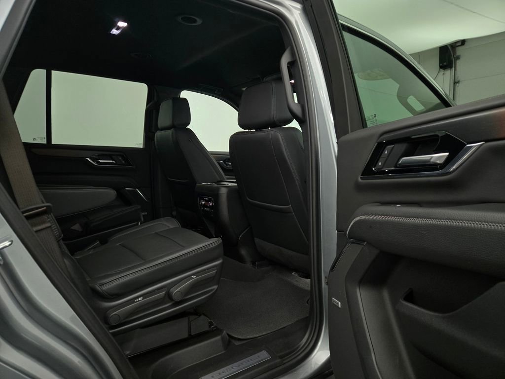 Used 2025 GMC Yukon Denali image 37