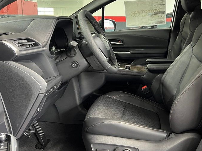 New 2026 Toyota Sienna Platinum AWD/4WD image 9