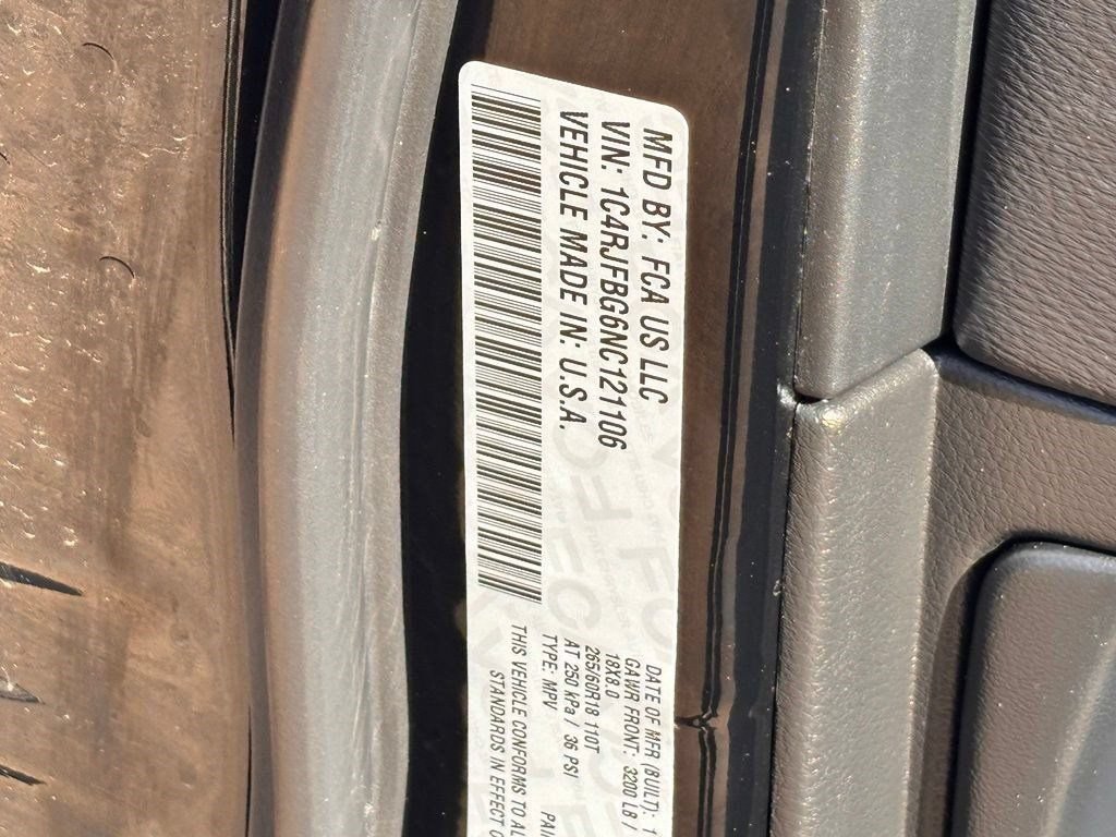 Used 2022 Jeep Grand Cherokee Limited AWD/4WD image 32