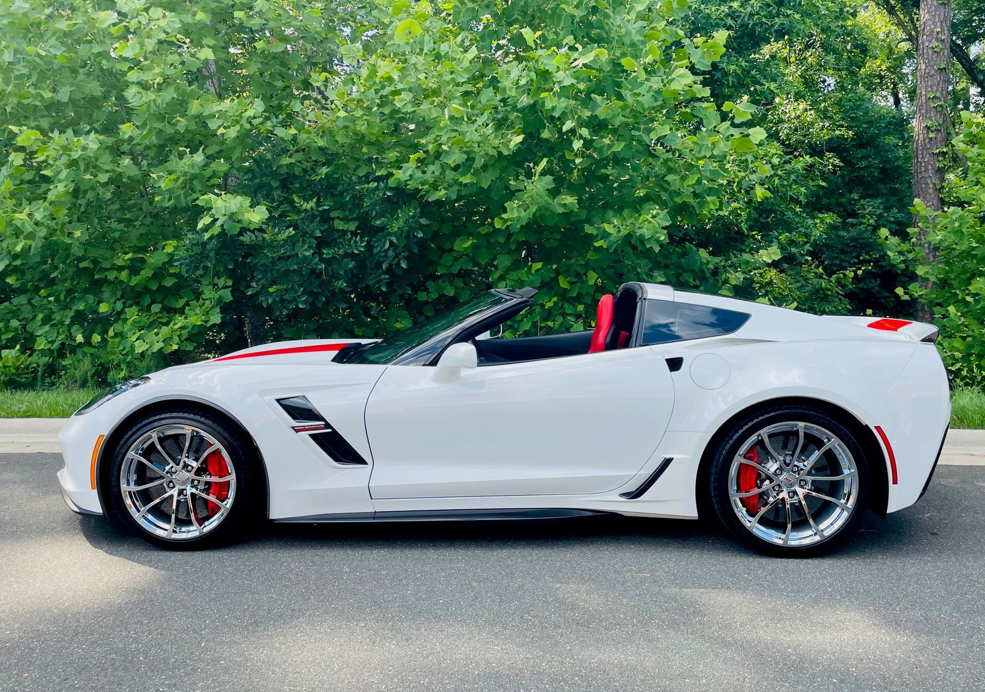 Used 2017 Chevrolet Corvette Grand Sport w/ Z07 Performance Package RWD image 7