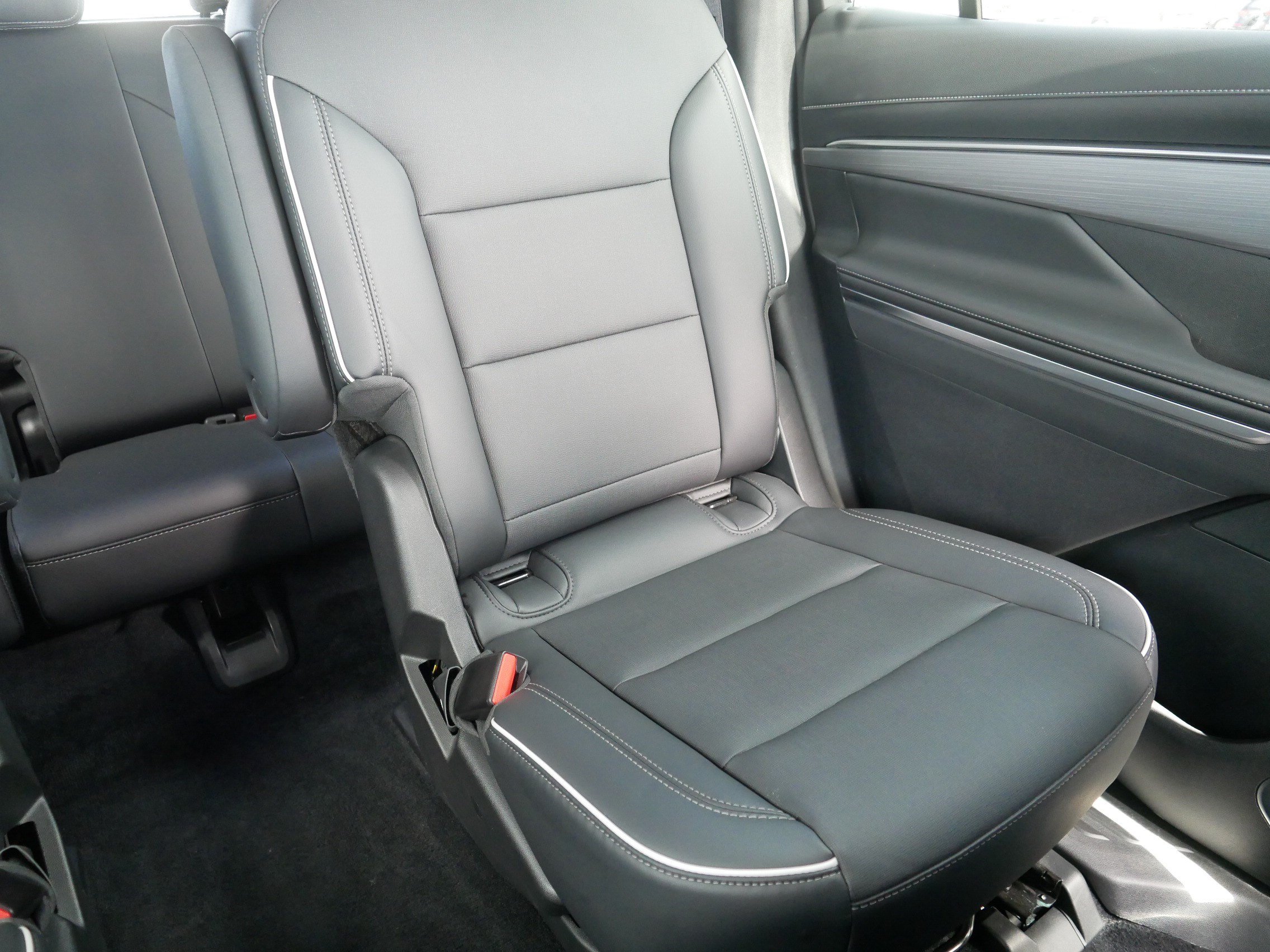 Used 2025 Buick Enclave Preferred AWD/4WD image 14