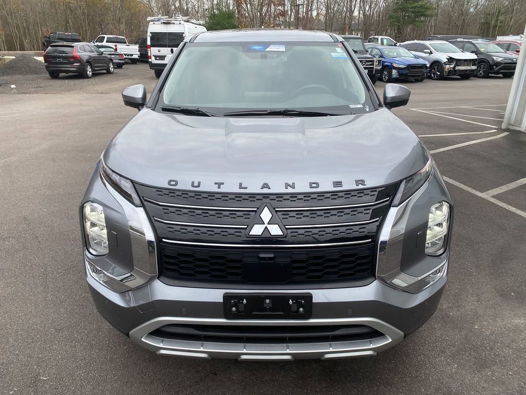 Used 2024 Mitsubishi Outlander SE image 3