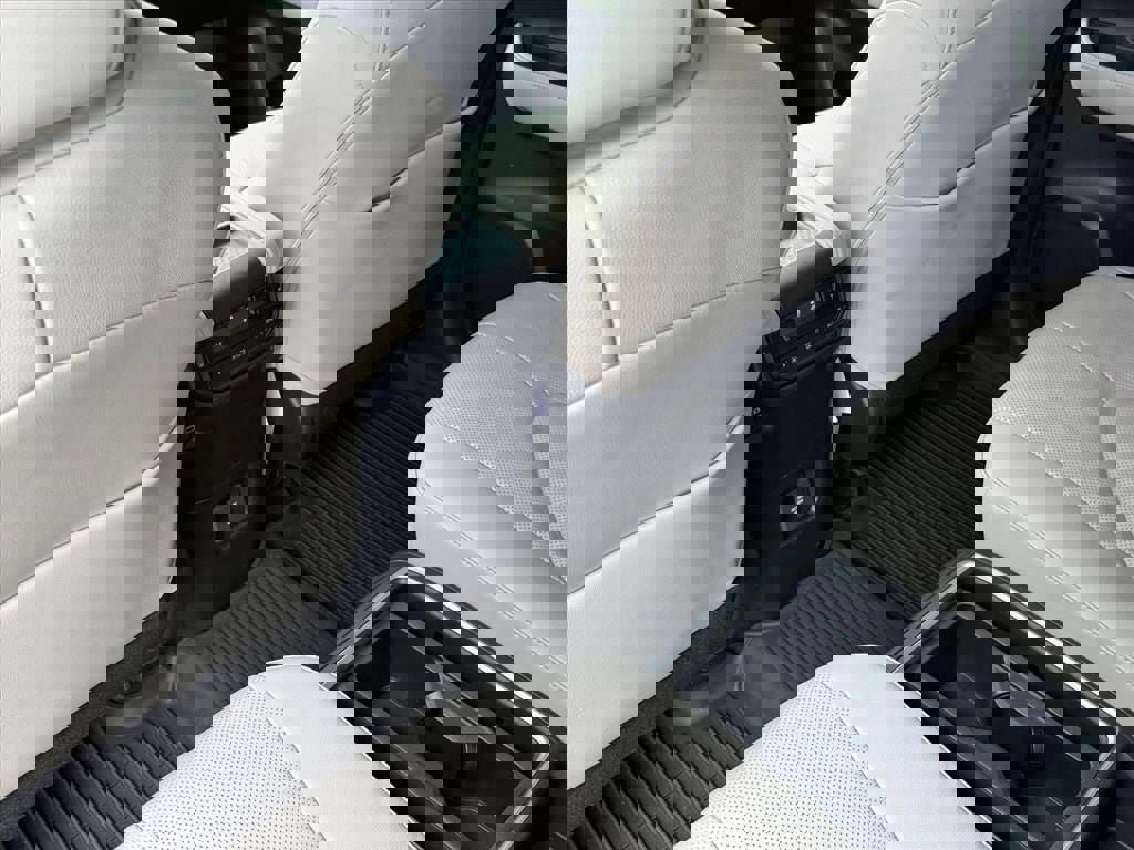 Used 2024 Toyota Grand Highlander AWD image 16