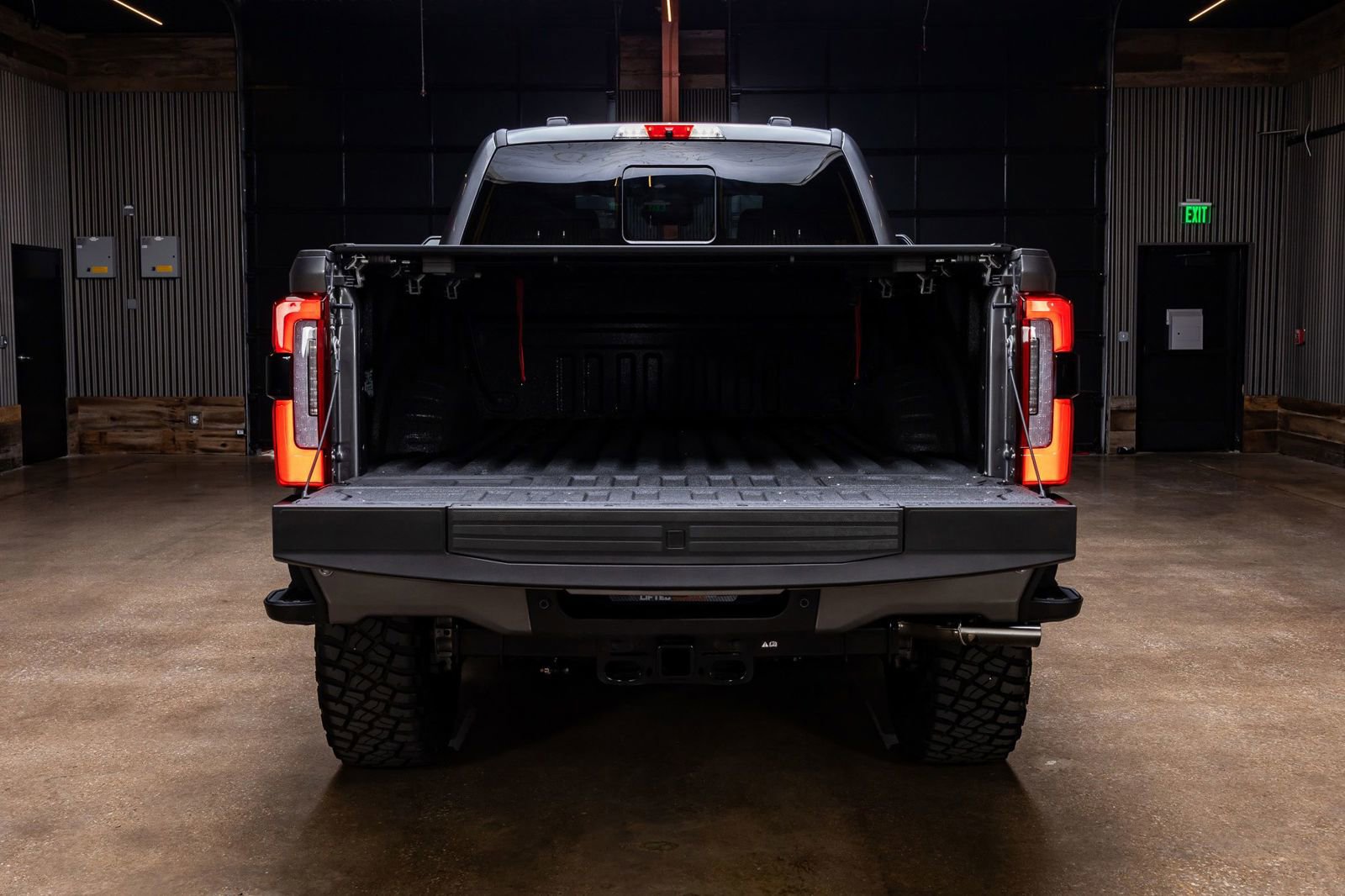 Used 2025 Ford F250 Platinum AWD/4WD image 8